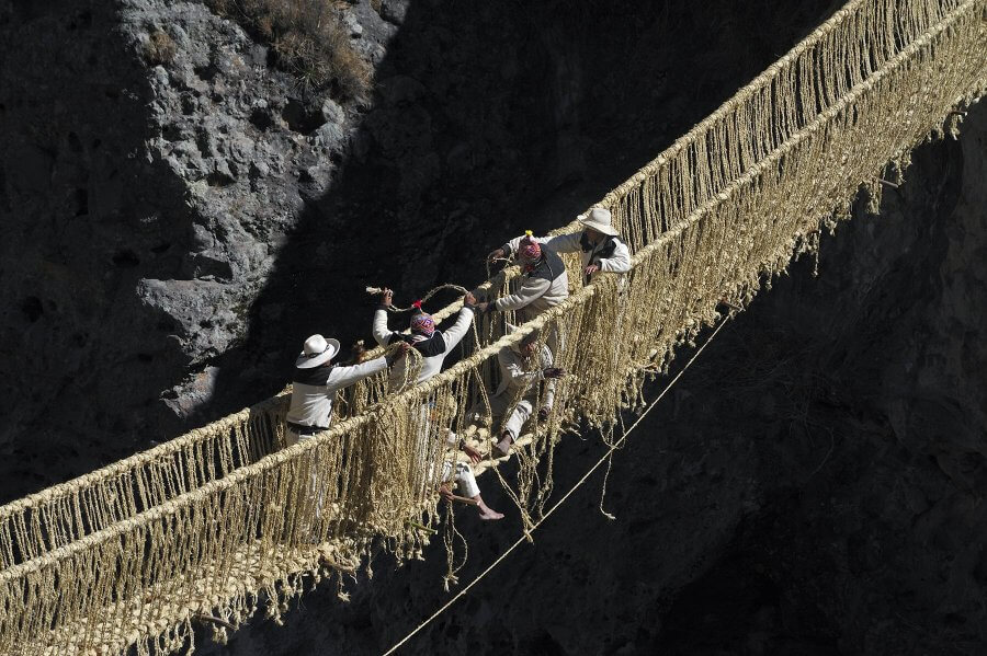 Ремонт моста Кешва Чака в Перу